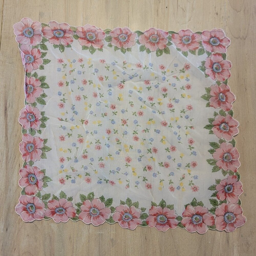 Vintage Ladies Handkerchief Floral Scallop Edge Cotton‎